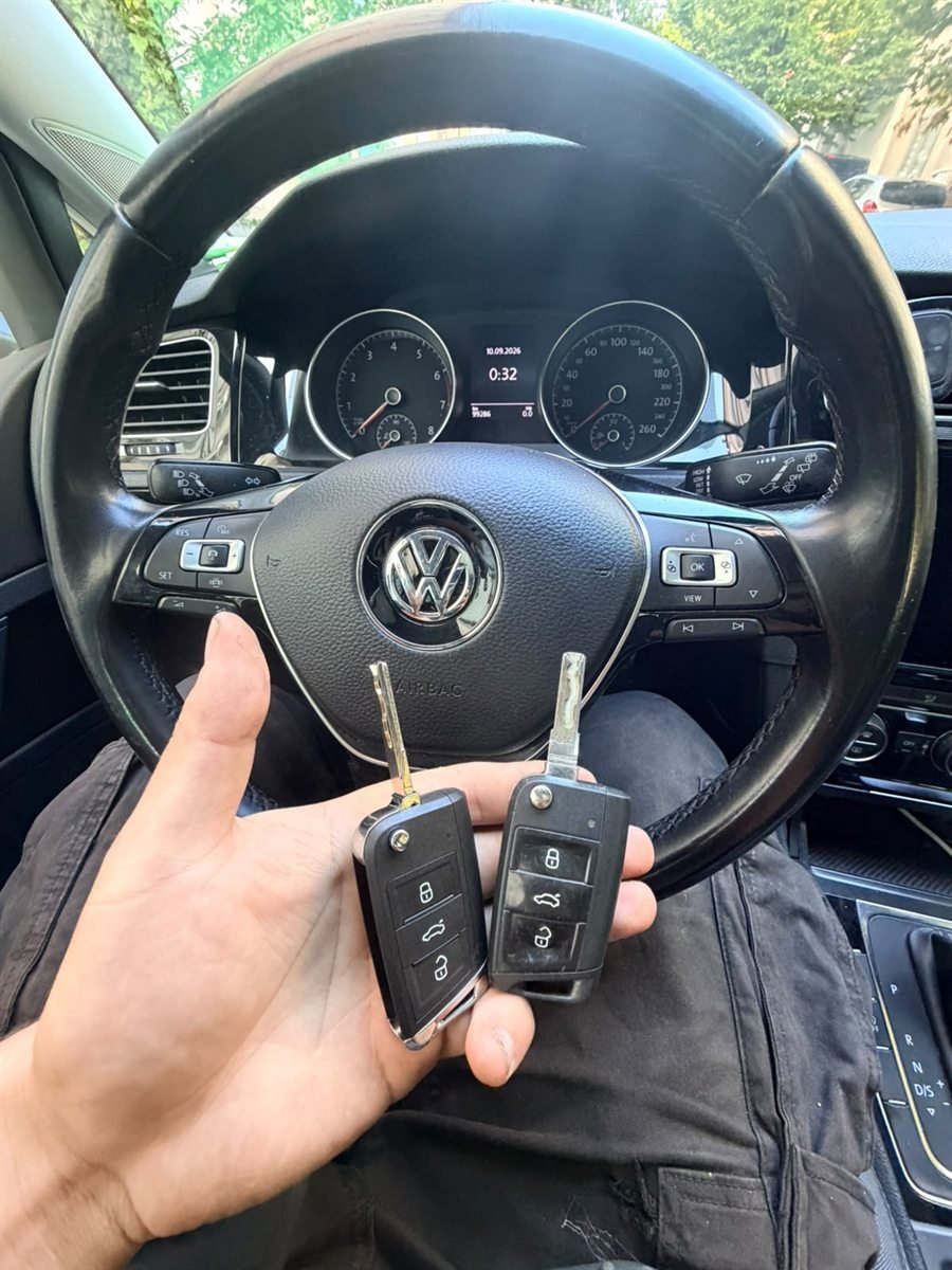 Clé de voiture perdue à Bruxelles, nouvelle clé réalisée par Expert Clés Auto